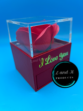 Load image into Gallery viewer, &quot;Mama Y Hija&quot; Red Rose Gift Box
