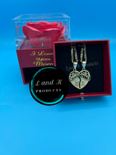 Load image into Gallery viewer, &quot;Mama Y Hija&quot; Red Rose Gift Box
